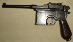 REPLIKA PISTOLE MAUSER C96 DENIX 